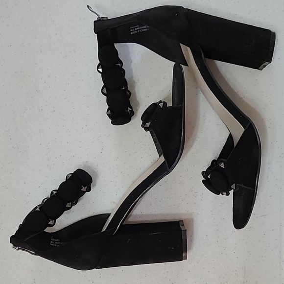 💥3for$12💥 Steve Harvey Celebrity Edition black suede ankle strap heels size 9 - Picture 2 of 10